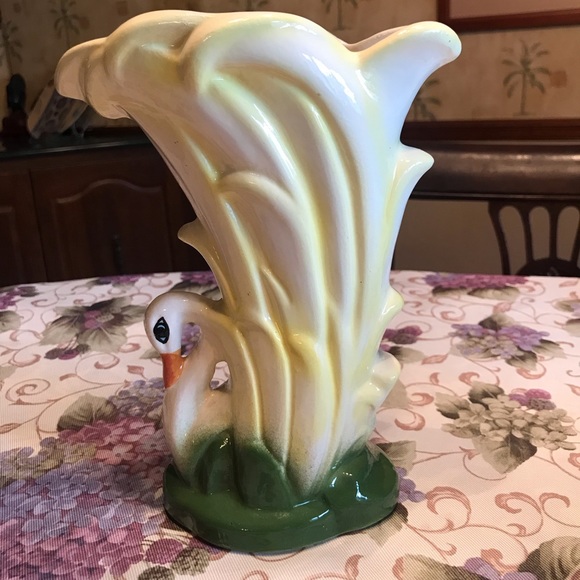 McCoy YELLOW AND GREEN SWAN VASE - Picture 2 of 12